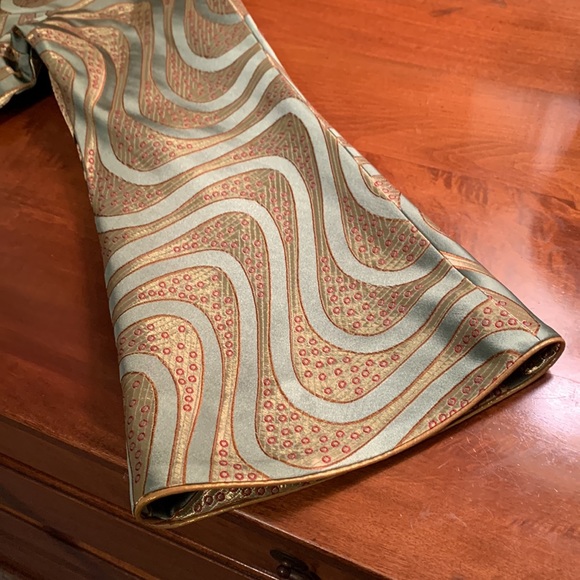 Silk jacket. Structured with beautiful shape. NWOT. - Picture 9 of 10